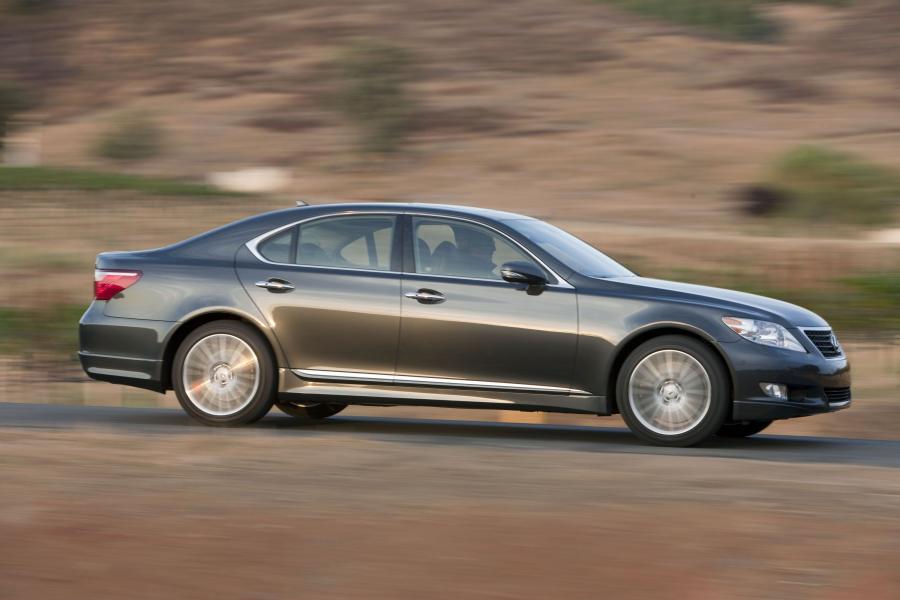  Lexus LS460 Sport 2010 года  (фото 15 из 18)